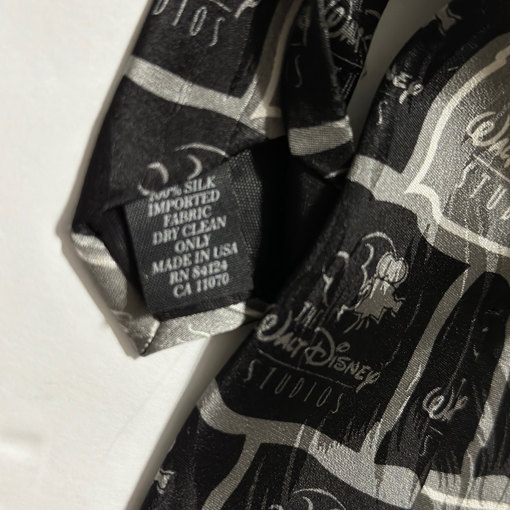Disney Tie - Picture 3 of 5